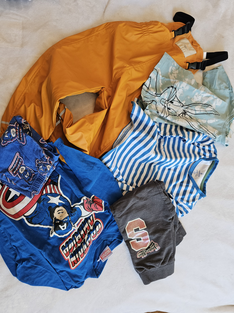 Kids' Marvel and Disney Character Clothing Bundle - photo 2