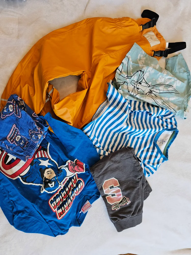 Kids' Marvel and Disney Character Clothing Bundle image indicator(2)