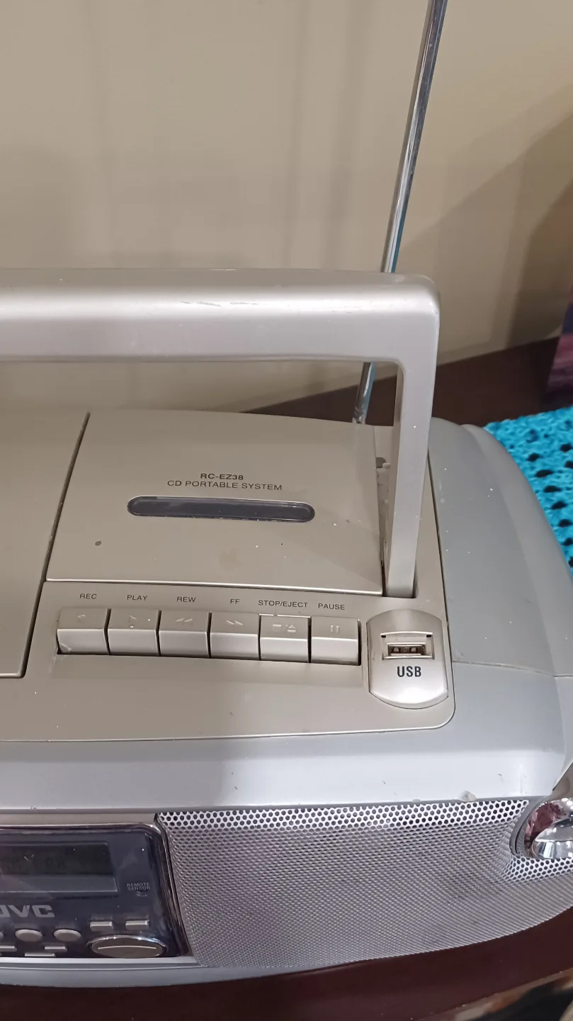 Vintage JVC RC-EZ28 CD Portable System Boombox image indicator(3)