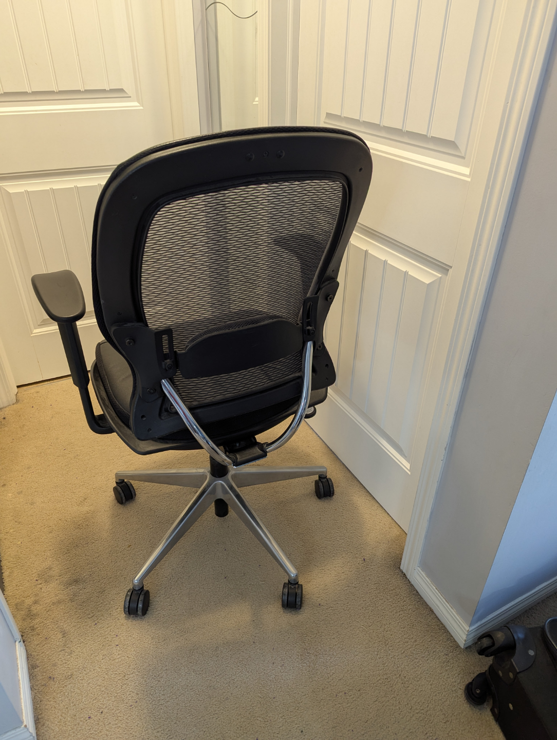 Office Chair - Mesh Back and Leather Seat - photo 3