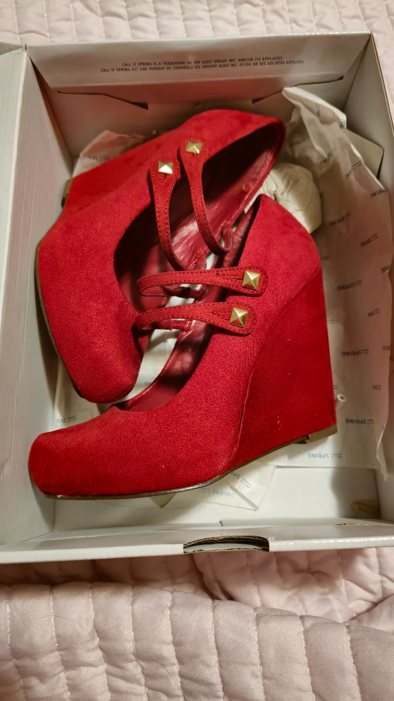 Call it Spring Women's Red Wedge Heels image indicator(3)