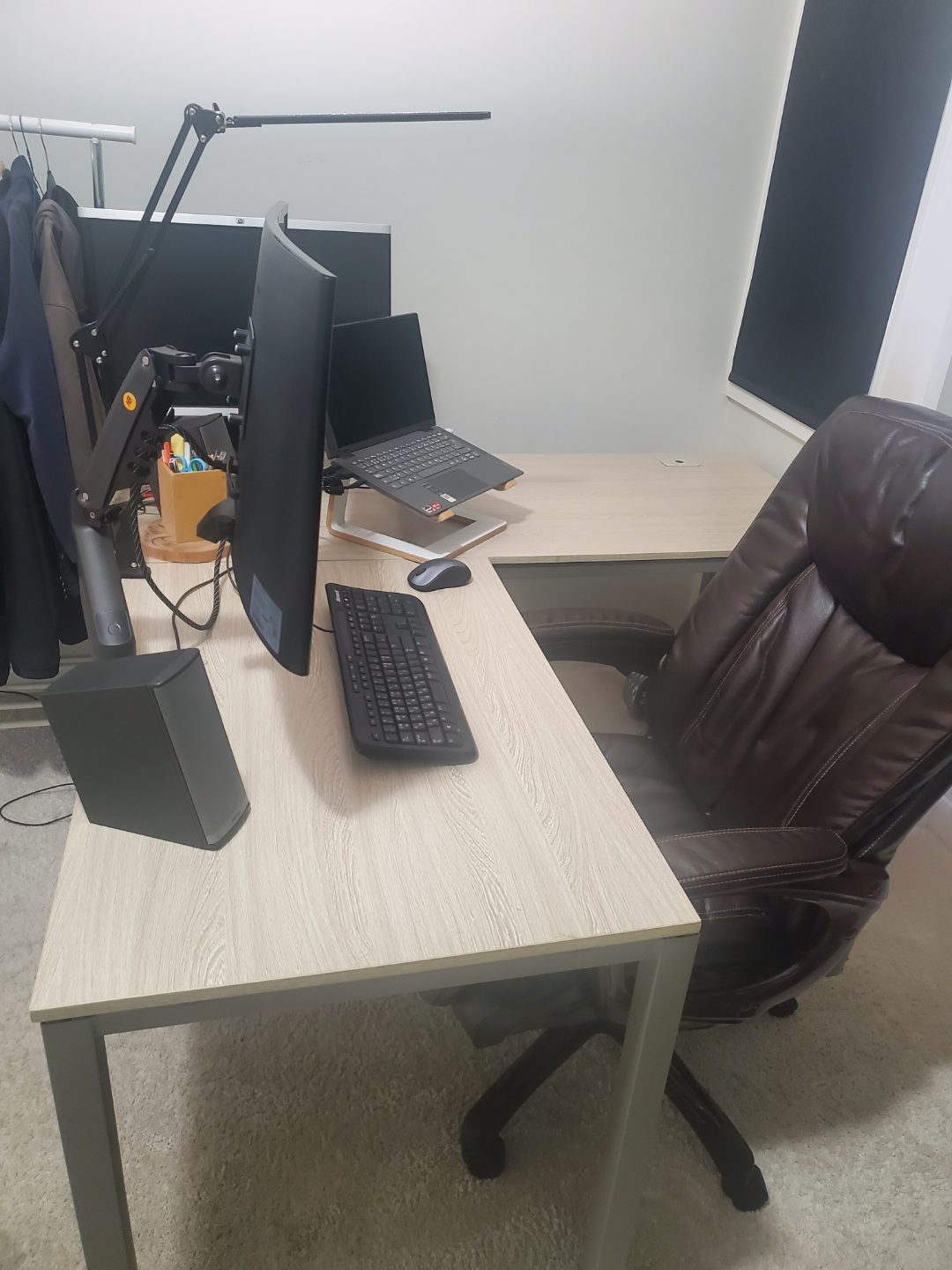L shaped Desk & Office Chair - photo 2