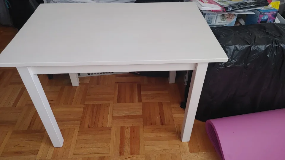 White Square Table image indicator(3)