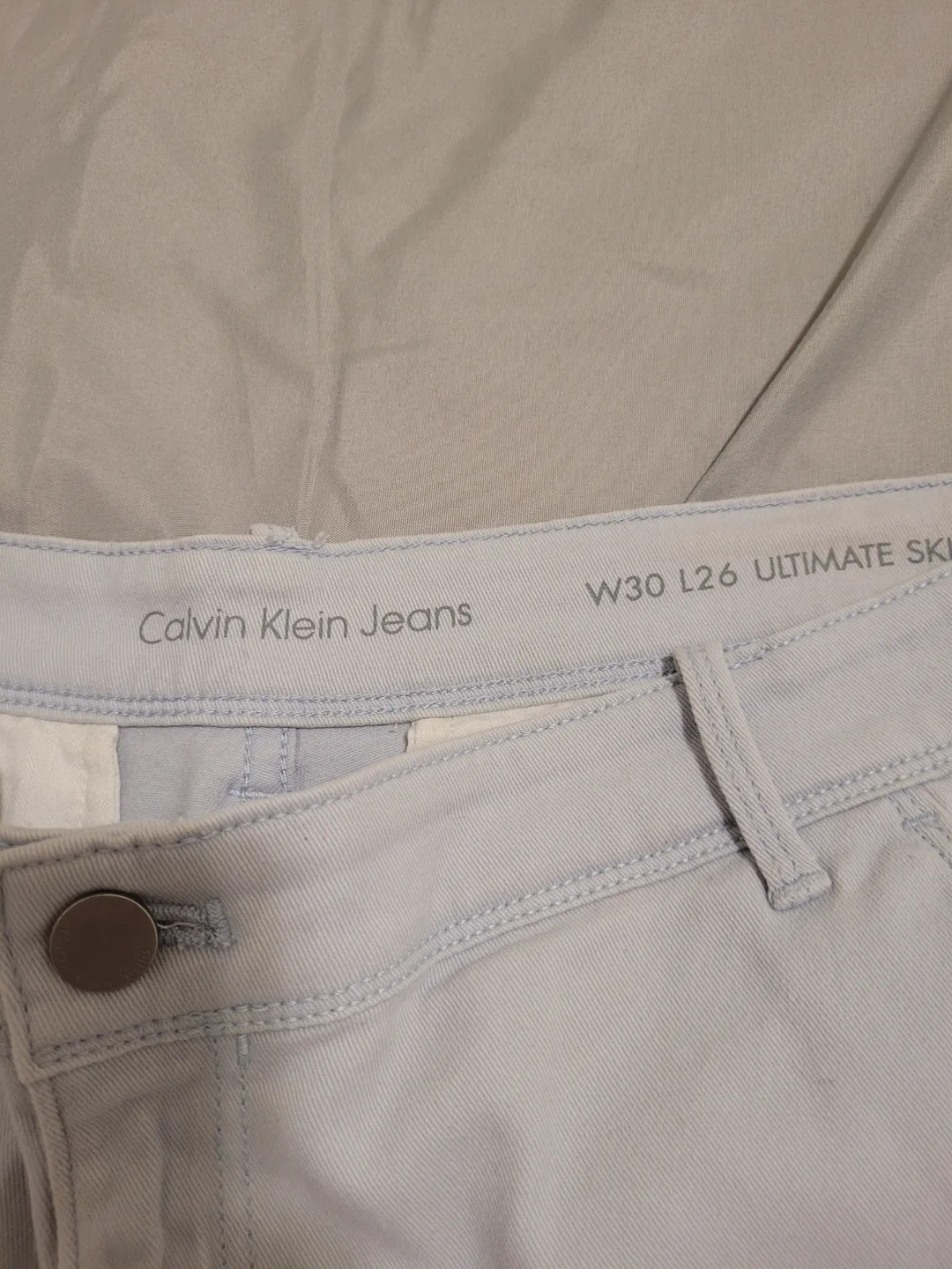 Three pairs of women's pants bundle ALL for 10$ image indicator(2)