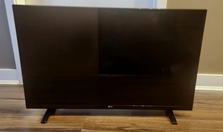 LG 32" HD LED TV image indicator(2)