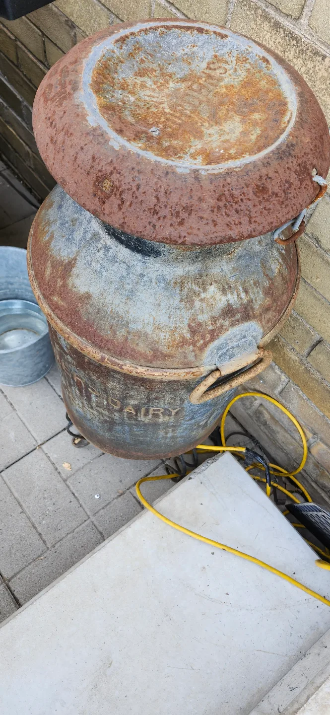 Vintage metal Acme Farmers Dairy Milk Can Planter.price firm image indicator(4)