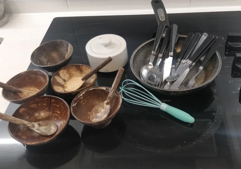 Kitchen Bundle: Pan, cutlery, coconut bowls, garlic roaster image indicator(2)