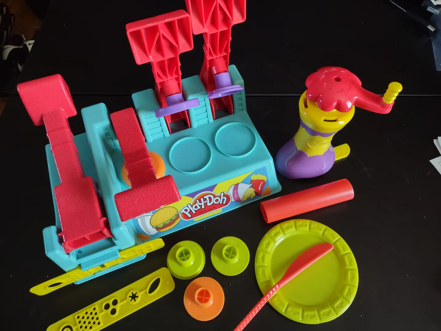 Play-Doh Burger Builder Playset thumbnail