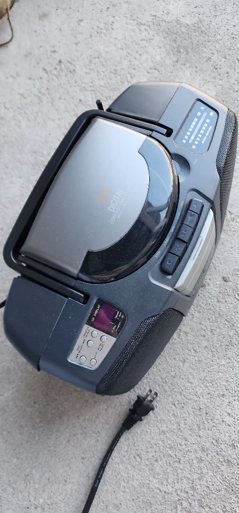 Vintage Venturer CD and Tape cassette boombox - photo 3