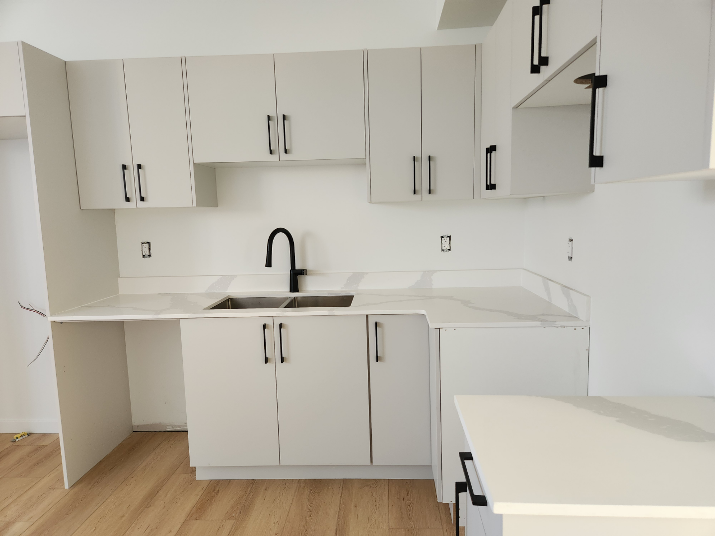 2Beds 1bath Bright & Spacious basement suite - photo 2