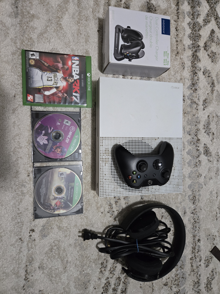 Xbox One Console Bundle - Games, Controller & Headset