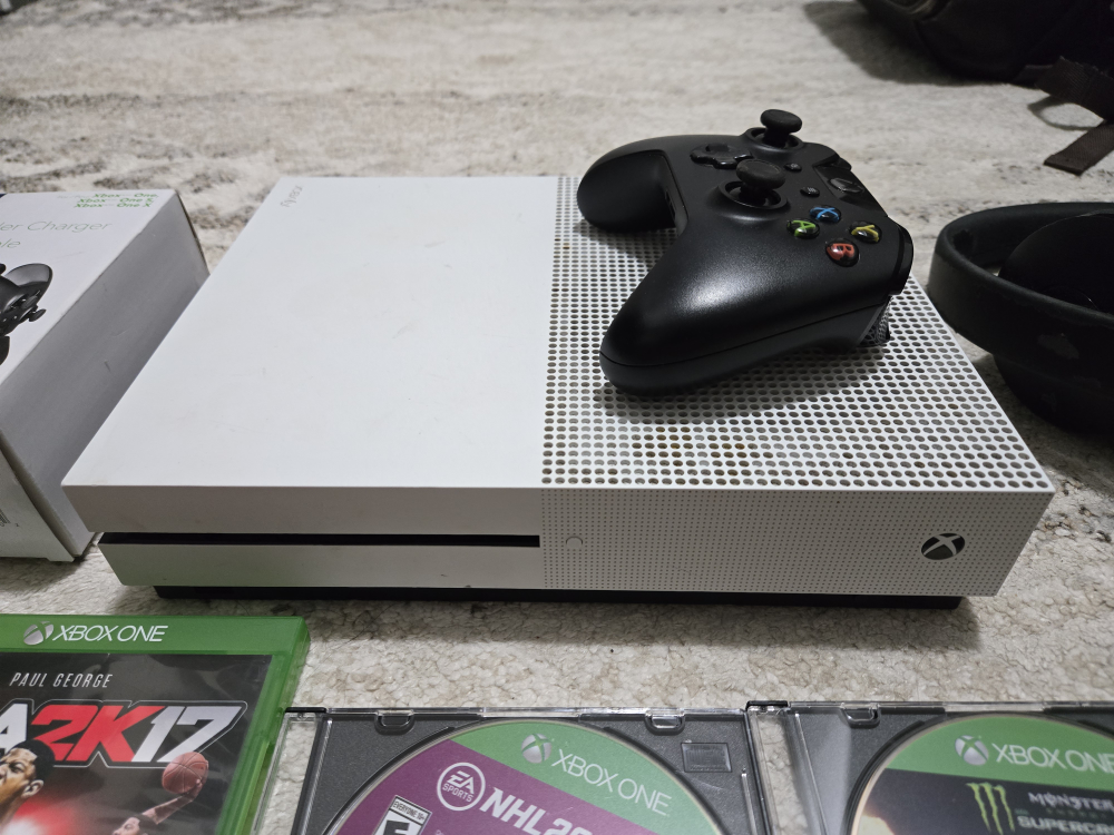 Xbox One Console Bundle - Games, Controller & Headset - photo 3