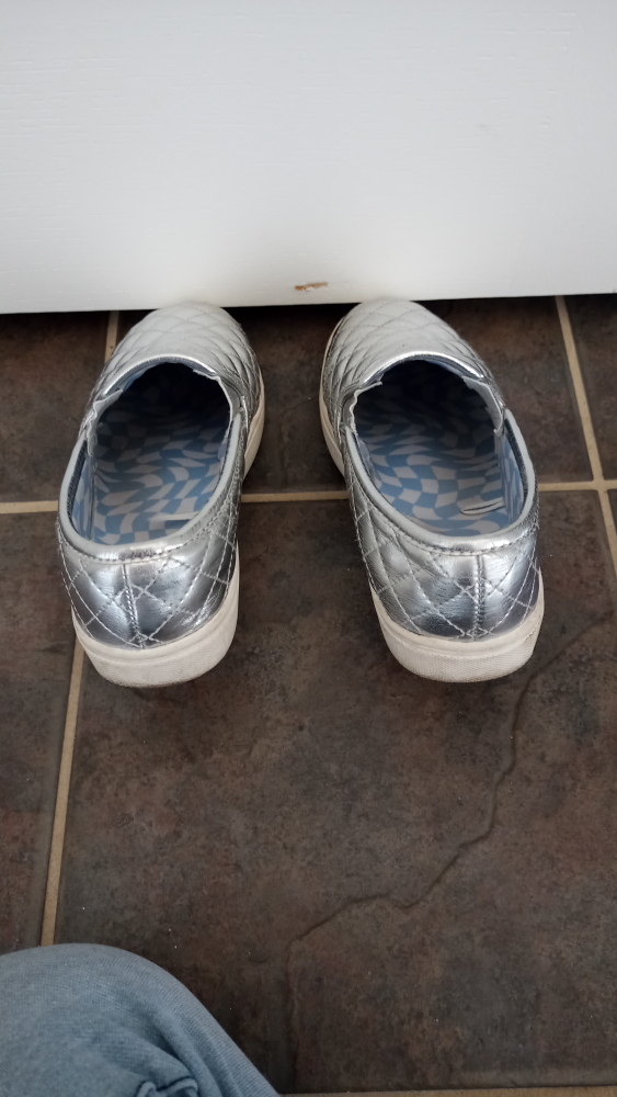George Girls' Silver Quilted Slip-On Sneakers Size 2 - photo 2