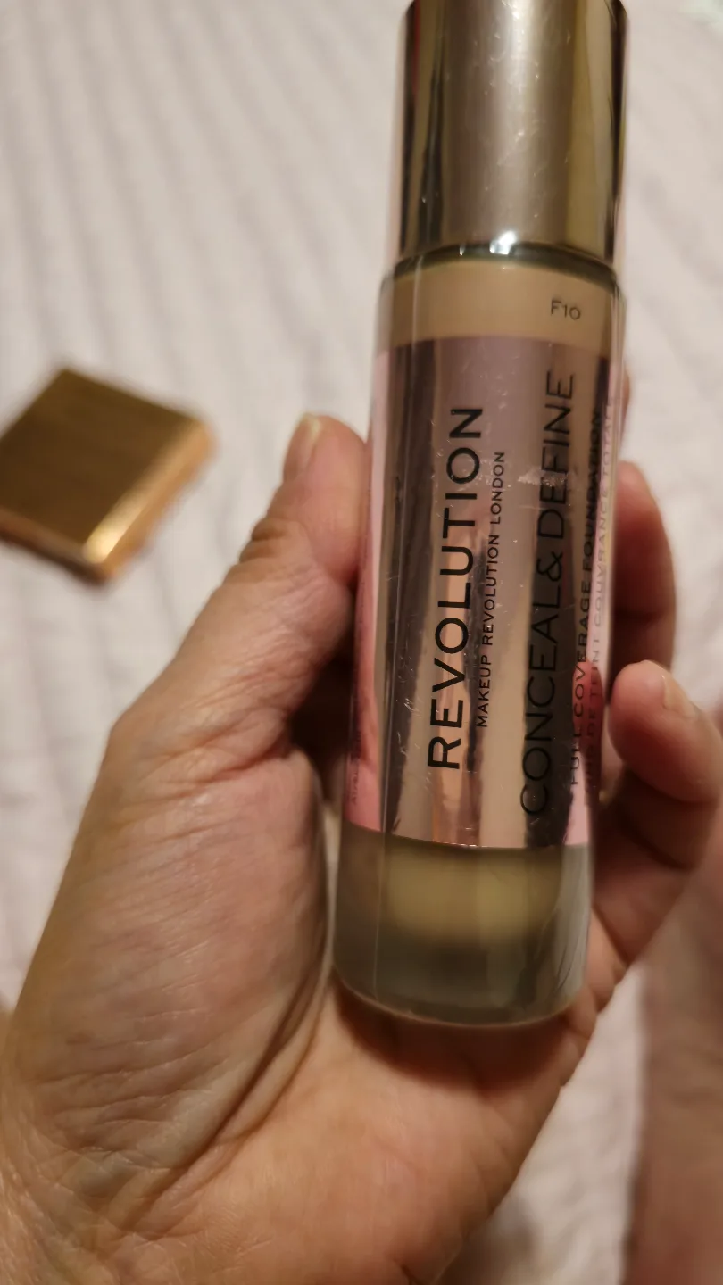 Makeup Revolution Conceal & Define Full Coverage Foundation F10 thumbnail