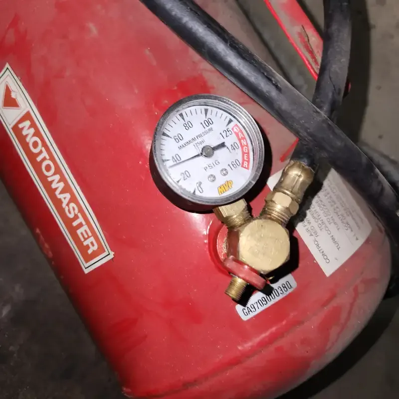 Motomaster 5 Gallon Portable Air Tank image indicator(2)