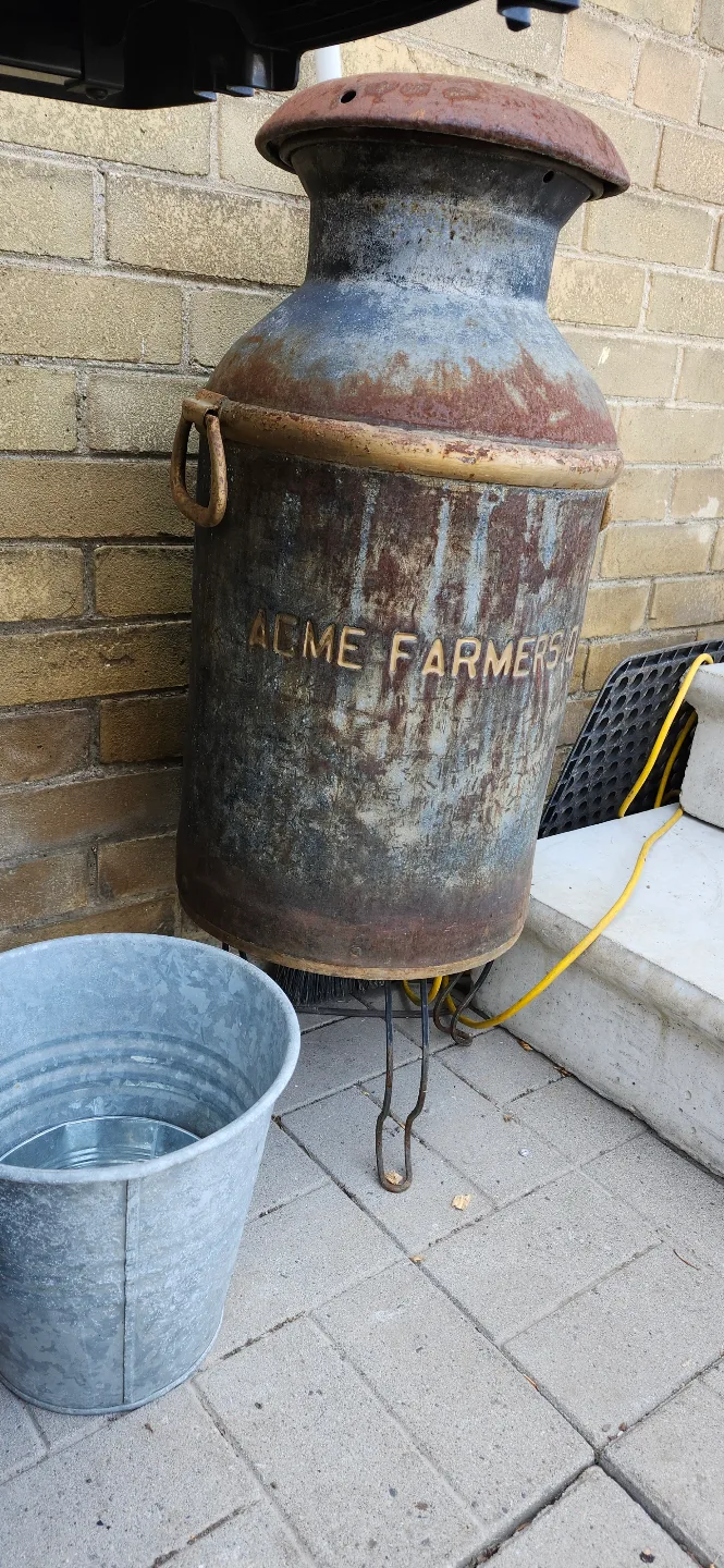 Vintage metal Acme Farmers Dairy Milk Can Planter.price firm image indicator(2)