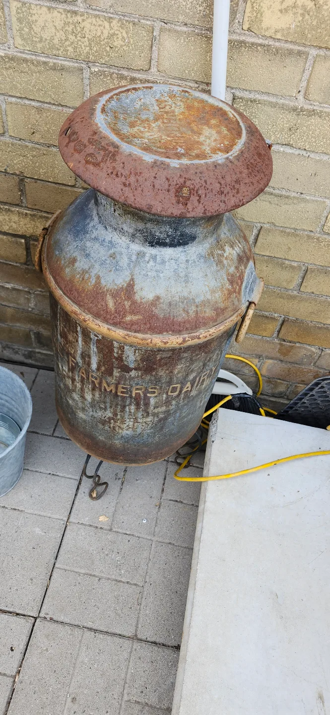 Vintage metal Acme Farmers Dairy Milk Can Planter.price firm image indicator(3)