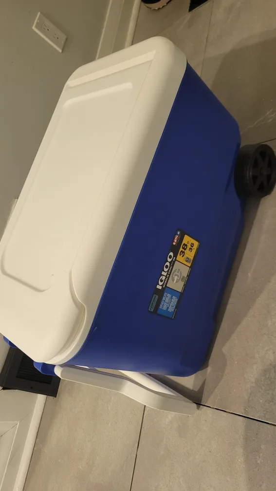 Igloo Wheelie Cool 38 Quart Cooler thumbnail