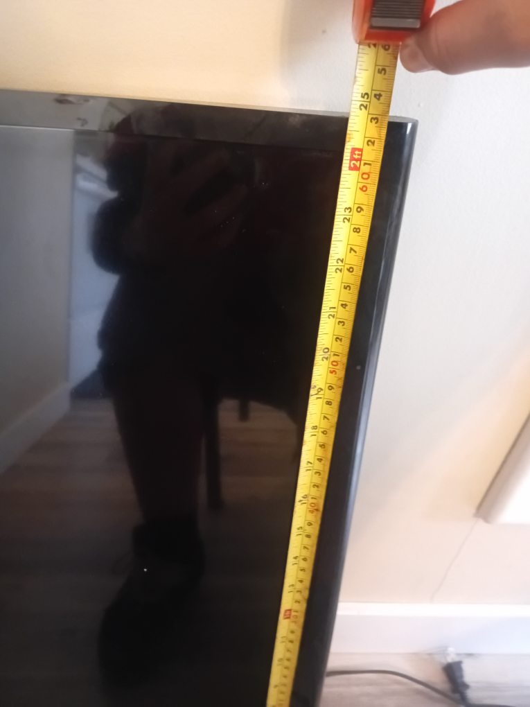 43" Samsung Smart TV (slight damage shown in pictures) - photo 4