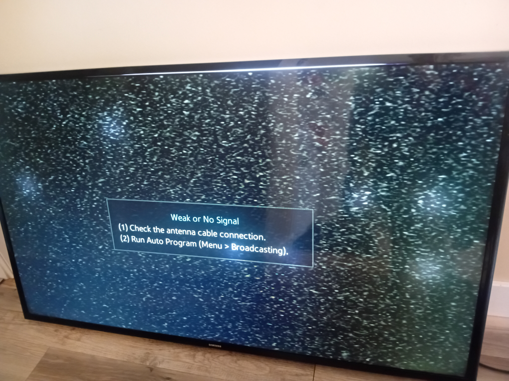 43" Samsung Smart TV (slight damage shown in pictures) - photo 5