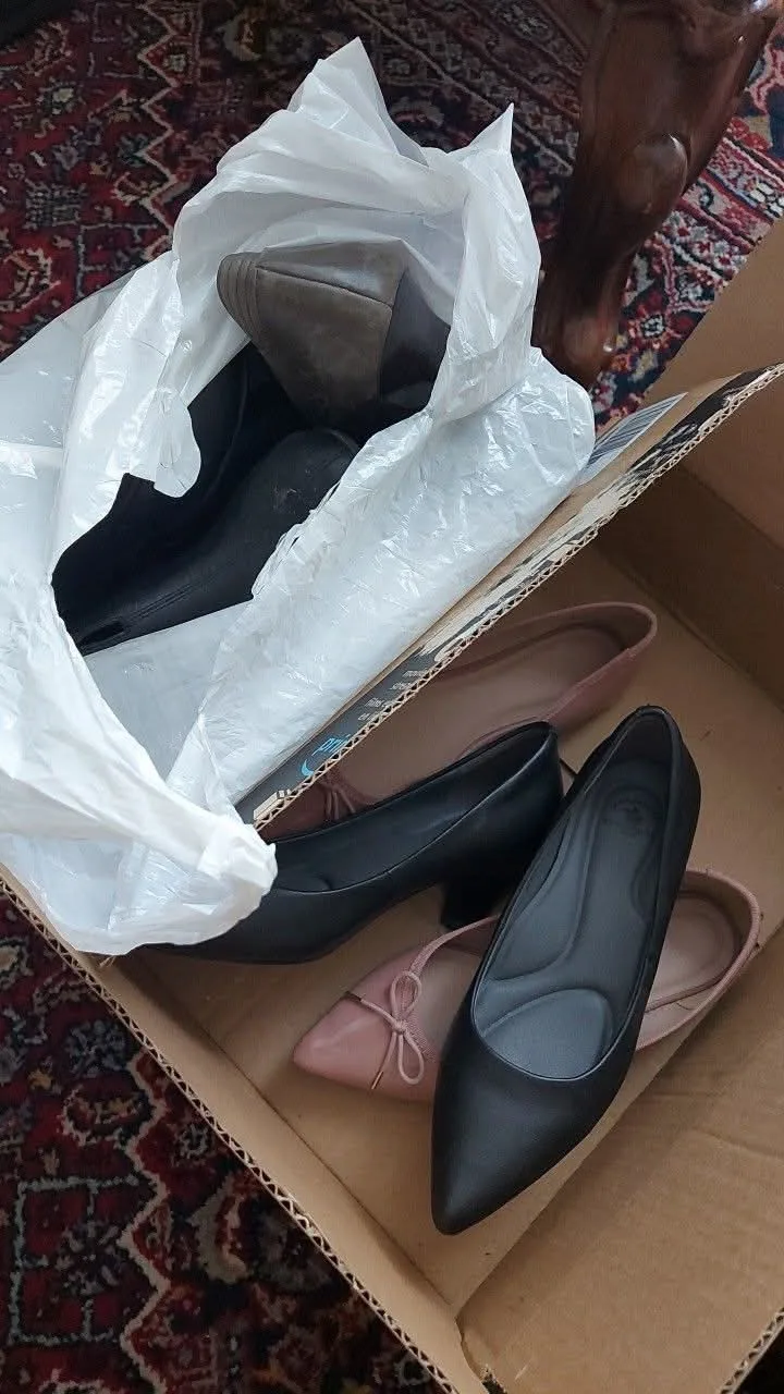 Sz 6-7 Women's Shoes thumbnail