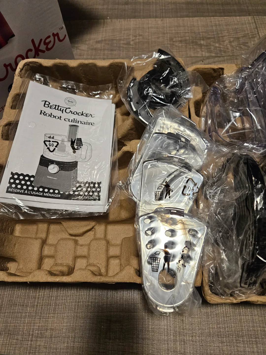 Brand New Betty Crocker 500-Watt Food Processor - Red Metallic image indicator(4)