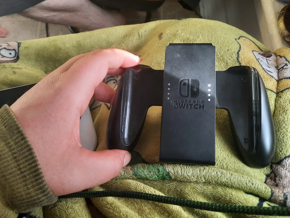 Nintendo Switch Console - White and Black image indicator(3)