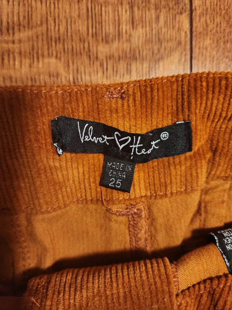 Corduroy Capris image indicator(6)