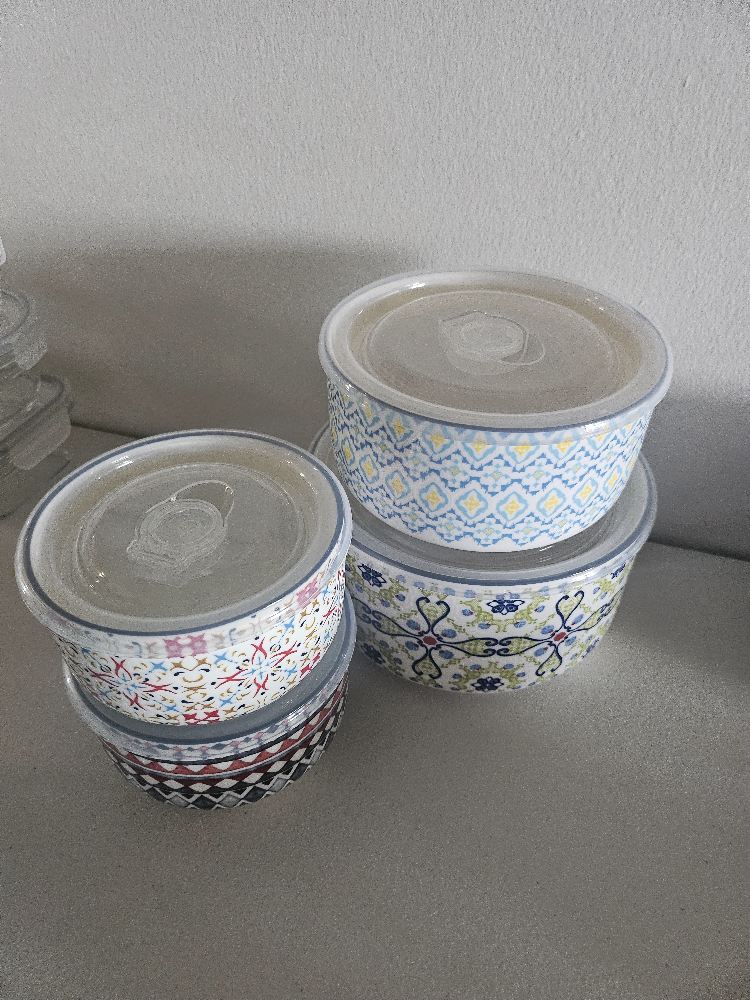 Set of four ceramic bowls with lids - photo 2