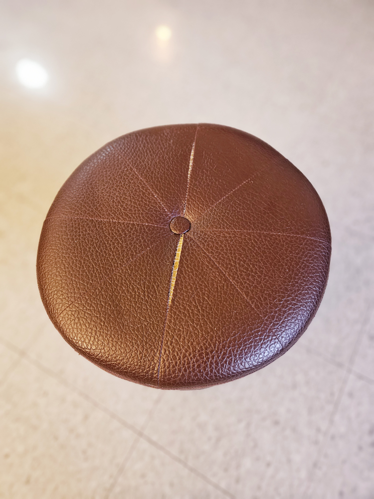Brown/Burgundy Ottoman 15" In Diameter 14.5" High💚 - photo 2