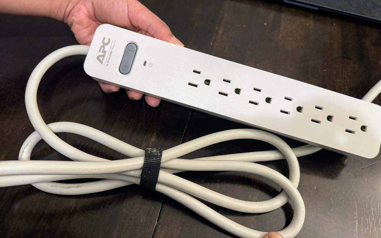 APC 7 Outlet Power strip