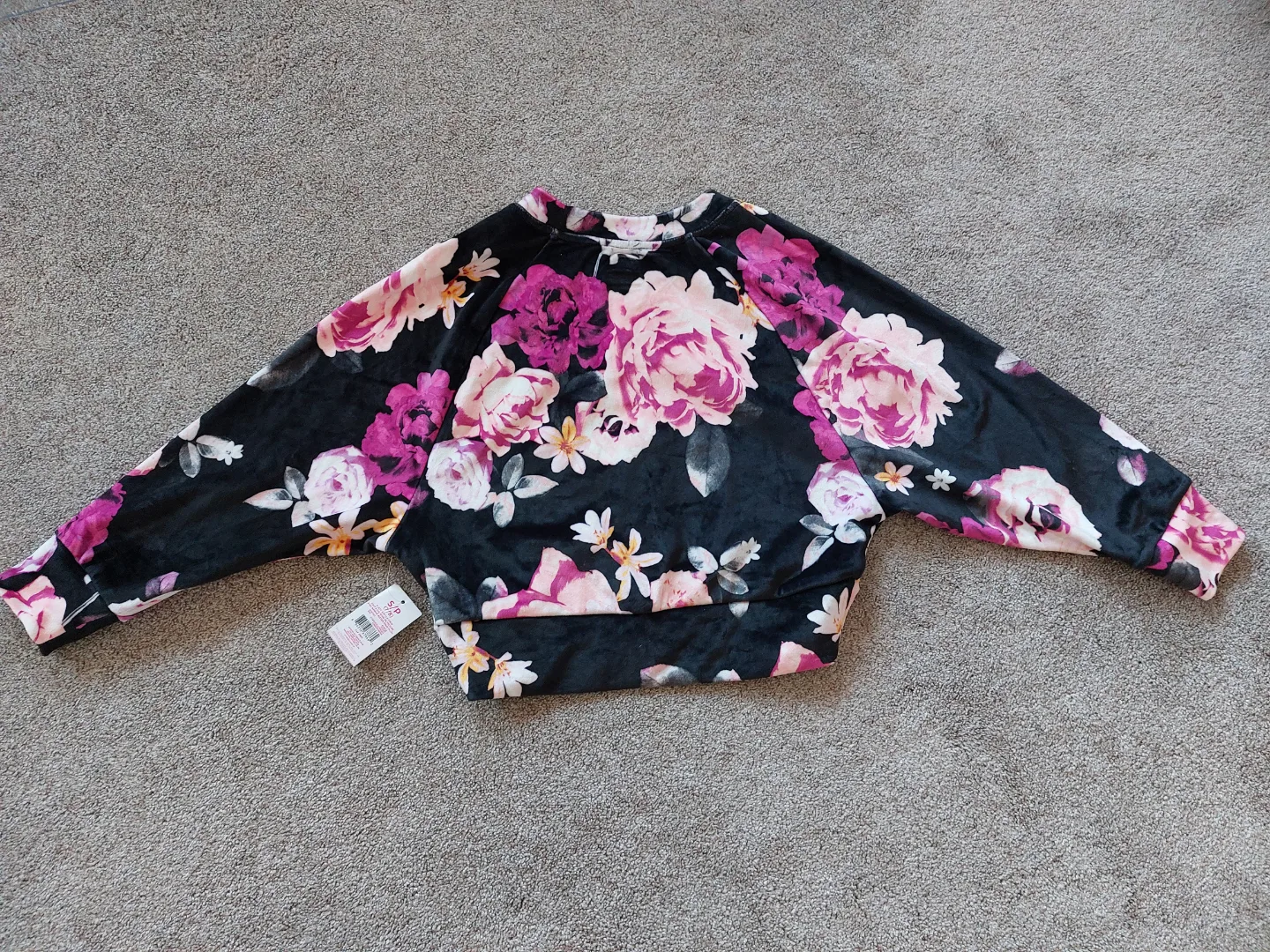 Brand New kids sweater size S (7-8) image indicator(2)