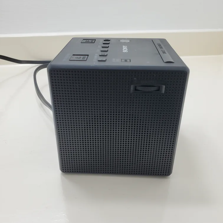 Sony FM/AM Clock Radio image indicator(7)