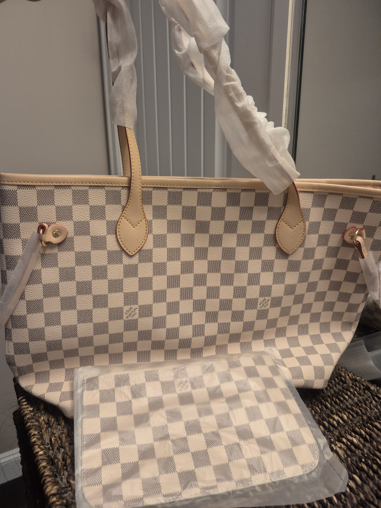 Louis Vuitton Neverfull MM Tote Bag