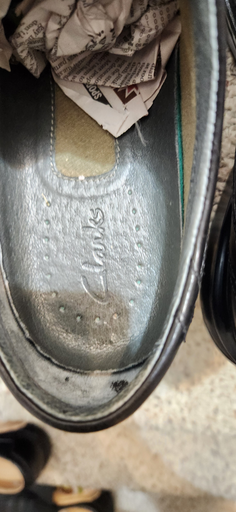 Men's Clarks Black Leather Shoes - Size 10 or 10/5 - photo 3