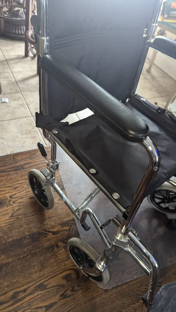 AMG Lightweight Transport Wheelchair image indicator(4)