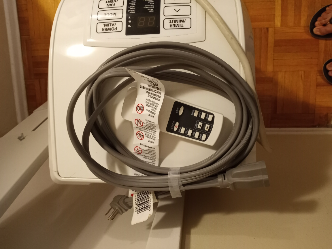 LG Portable Air Conditioner, 8000 BTU with added accesories - photo 2