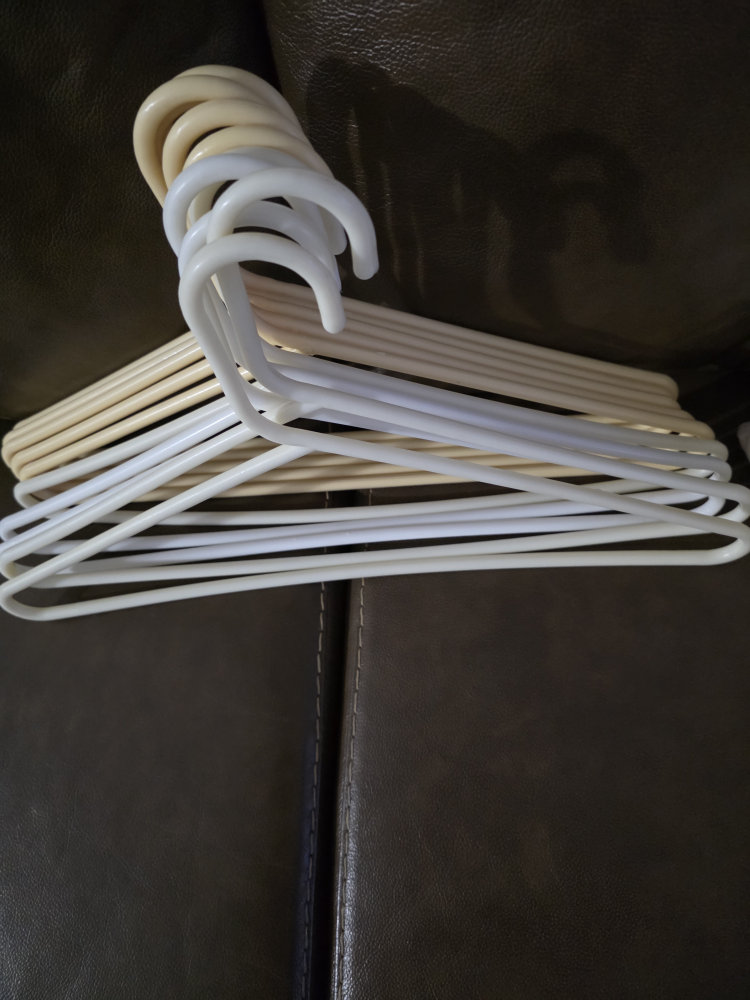 💚Ten Plastic Hangers