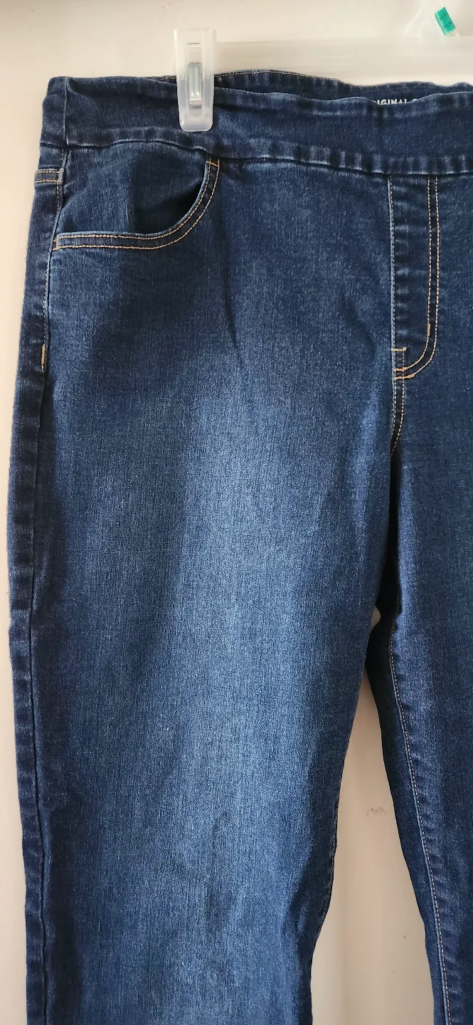 Women's Dark Wash Pull-On Jeans image indicator(3)