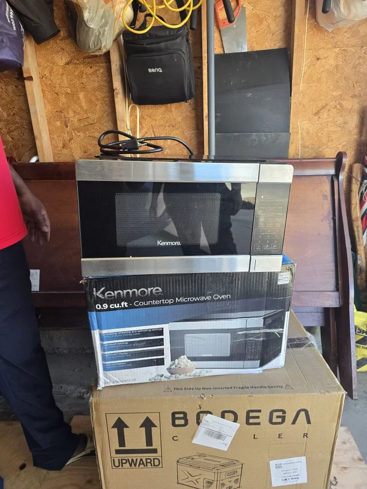 Kenmore 0.9 cu.ft. Countertop Microwave Oven thumbnail