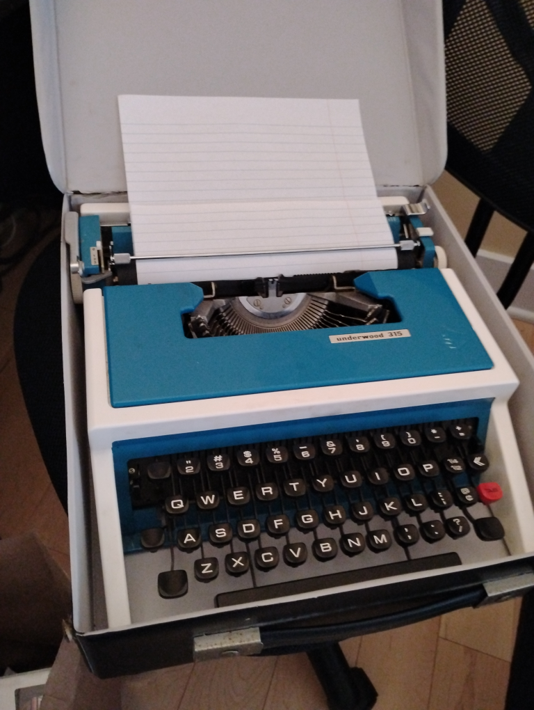 Vintage Underwood 315 Portable Typewriter - photo 2