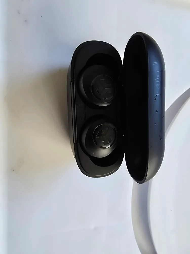 JLabs go Air pop image indicator(2)