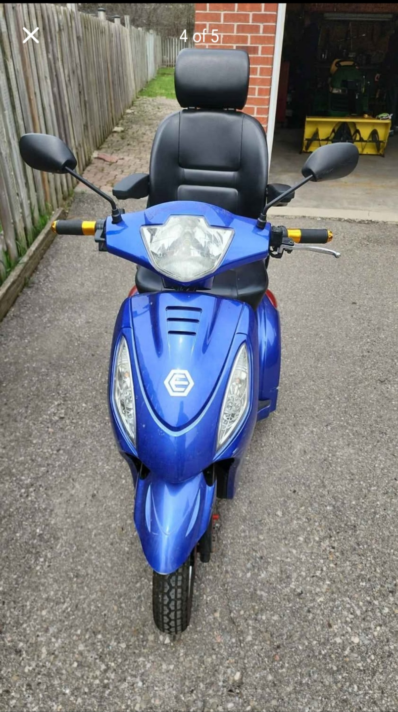 Three-wheeled Electric Scooter - photo 3