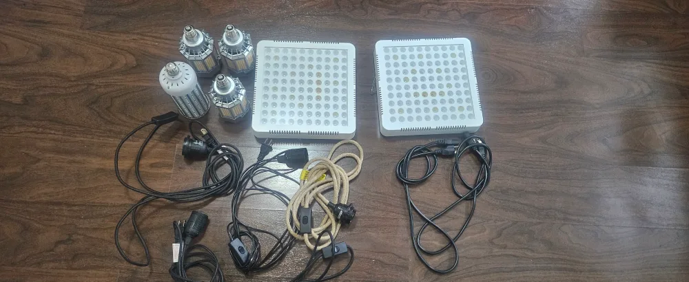 4 Led Corn Lights with Plug and 2 1000w led Grow lights thumbnail