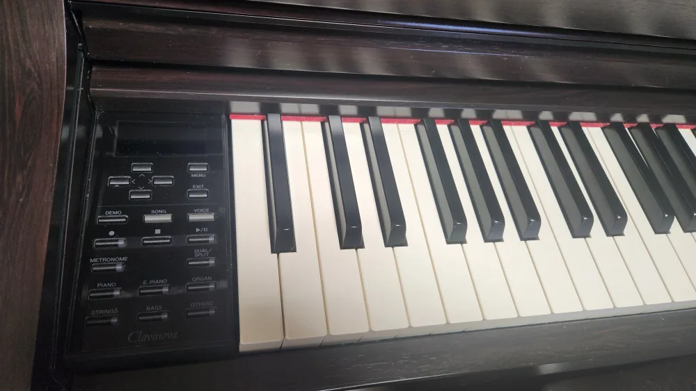 Yamaha CLP-535 Digital Piano with Bench image indicator(3)