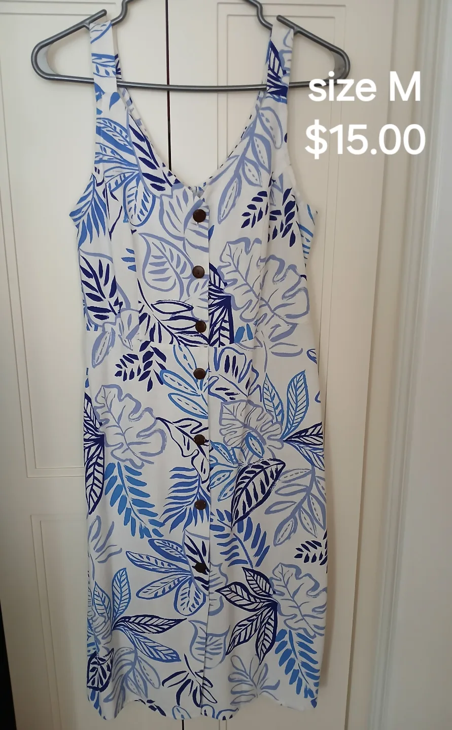 Women's Size M Blue and White Floral Summer Dress thumbnail
