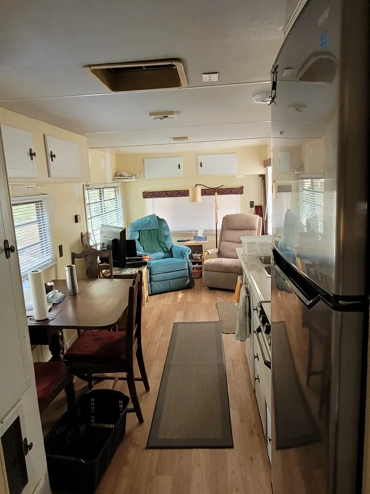 30 ft trailer with roof good condition no rot perfect image indicator(6)