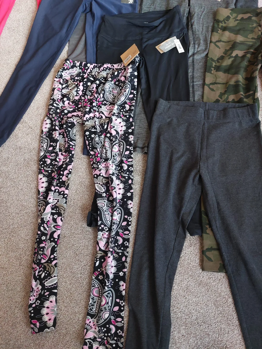 BNWT women's leggings size XS/S image indicator(2)