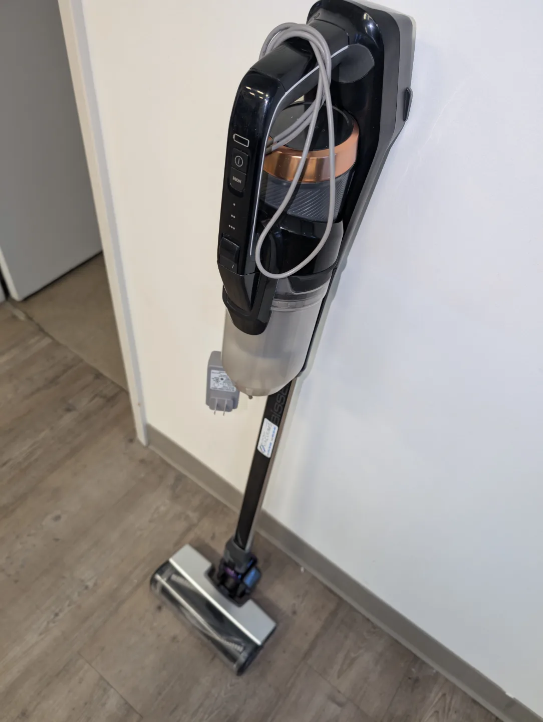 Bissell 2746A ICON Pet Pro Cordless Stick Vacuum thumbnail