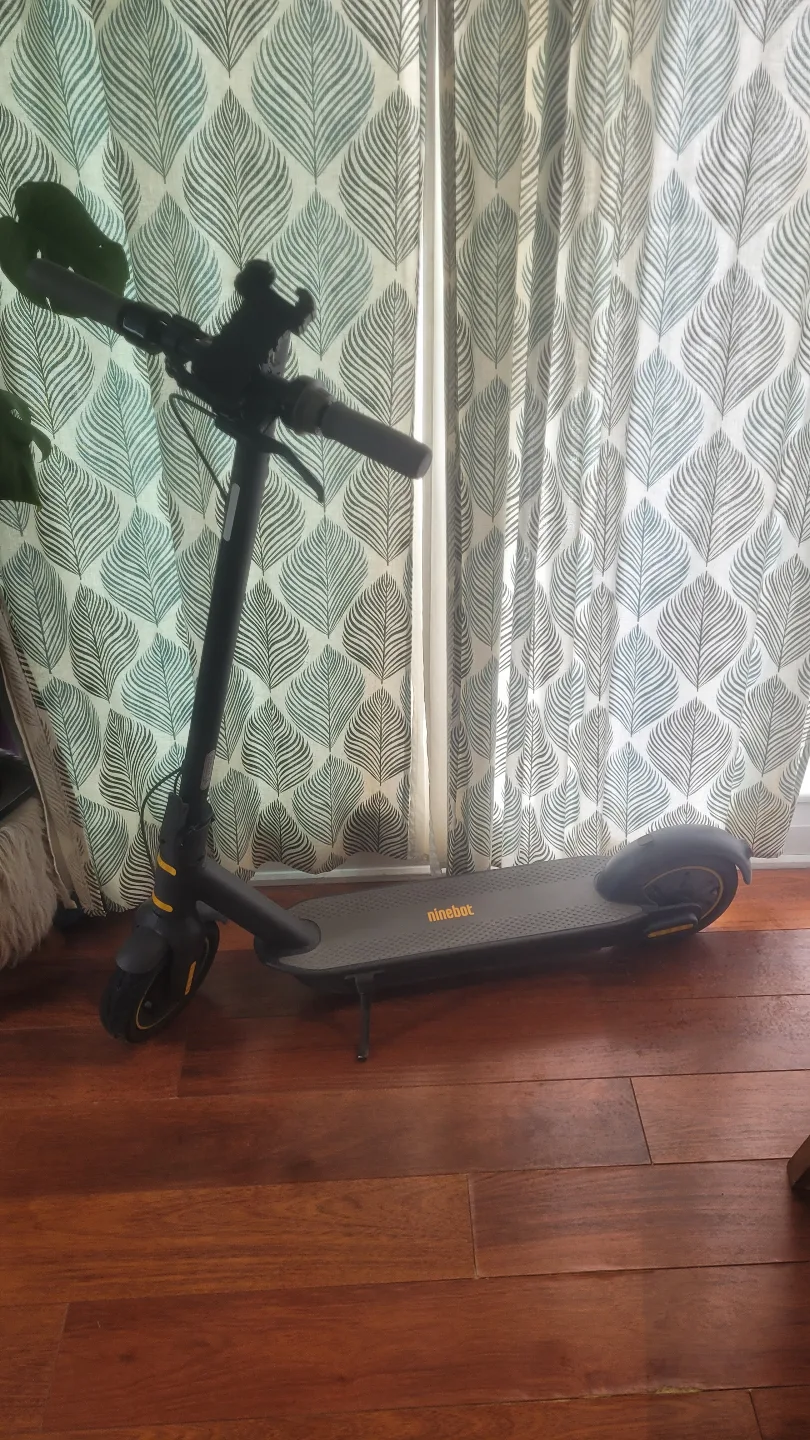 Segway Ninebot Max - Electric Scooter image indicator(2)